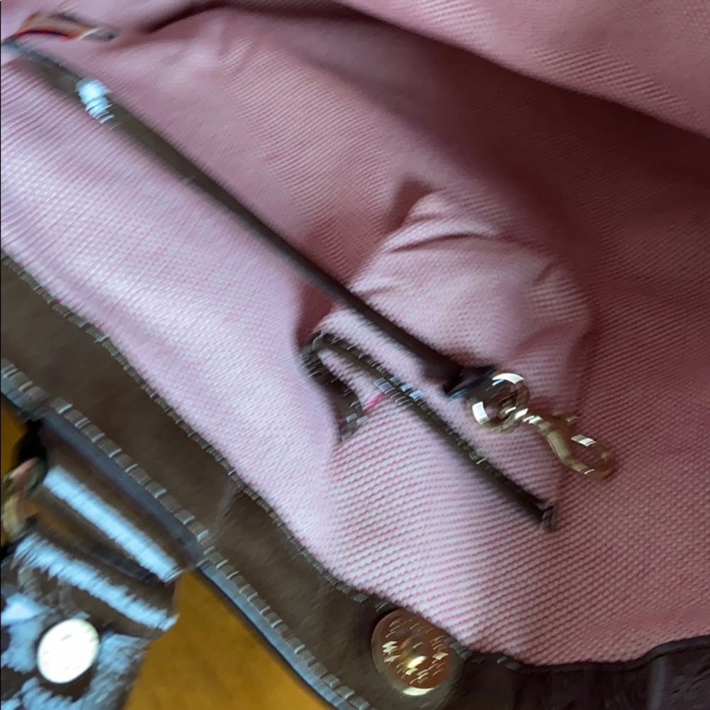 Dooney & Bourke patent leather bag - Picture 9 of 13